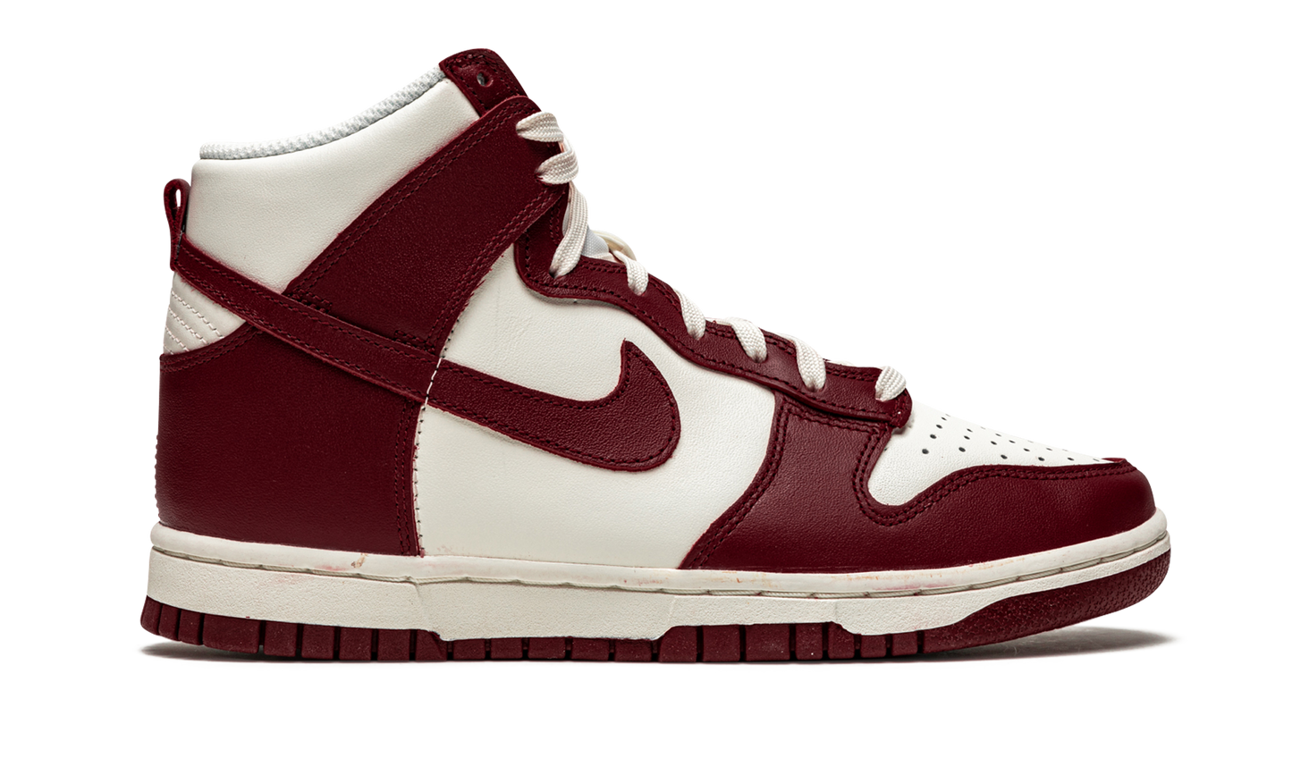 DUNK HIGH MNS WMNS "Team Red"