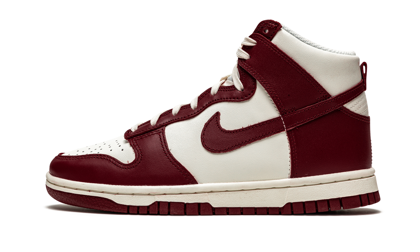 DUNK HIGH MNS WMNS "Team Red"