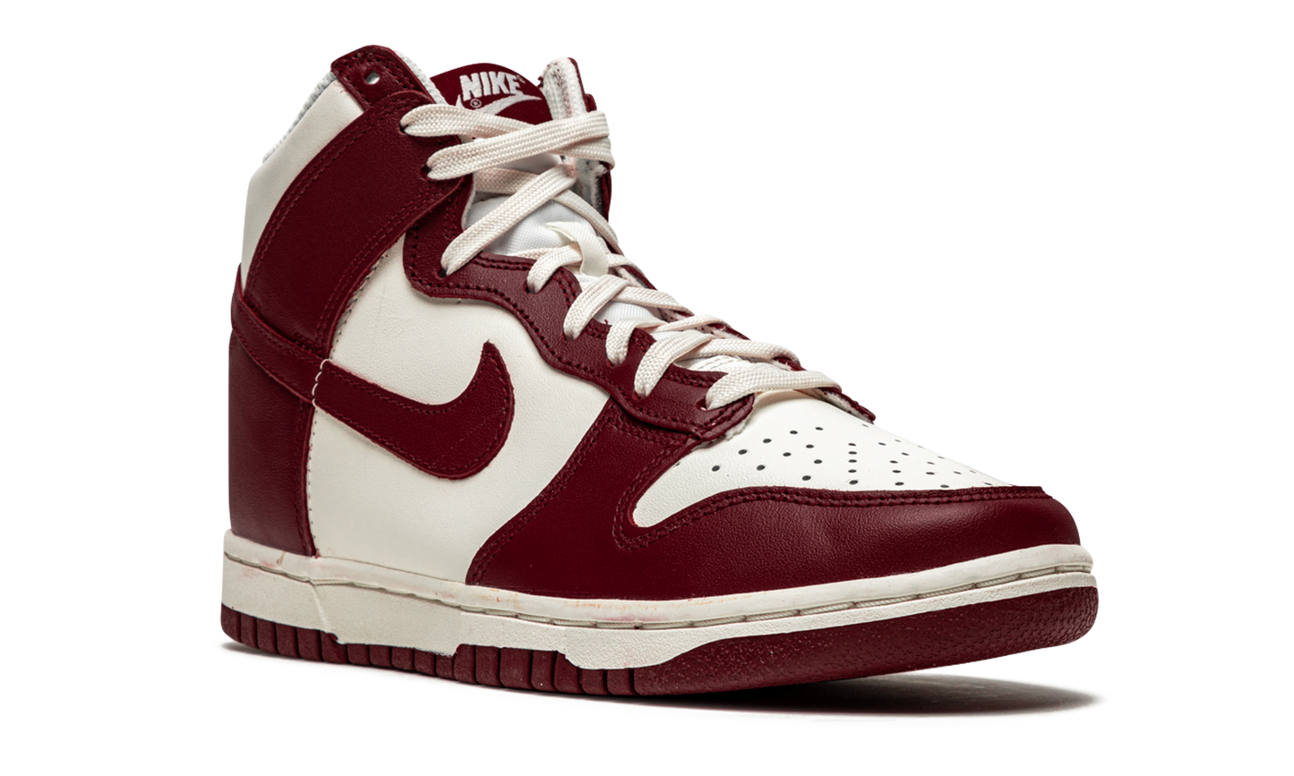 DUNK HIGH MNS WMNS "Team Red"