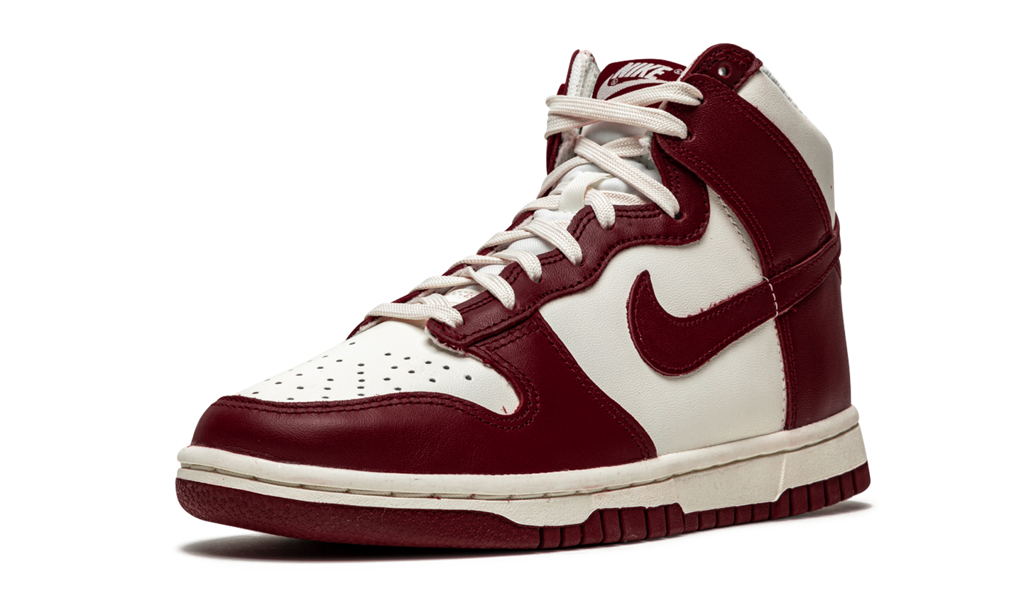 DUNK HIGH MNS WMNS "Team Red"