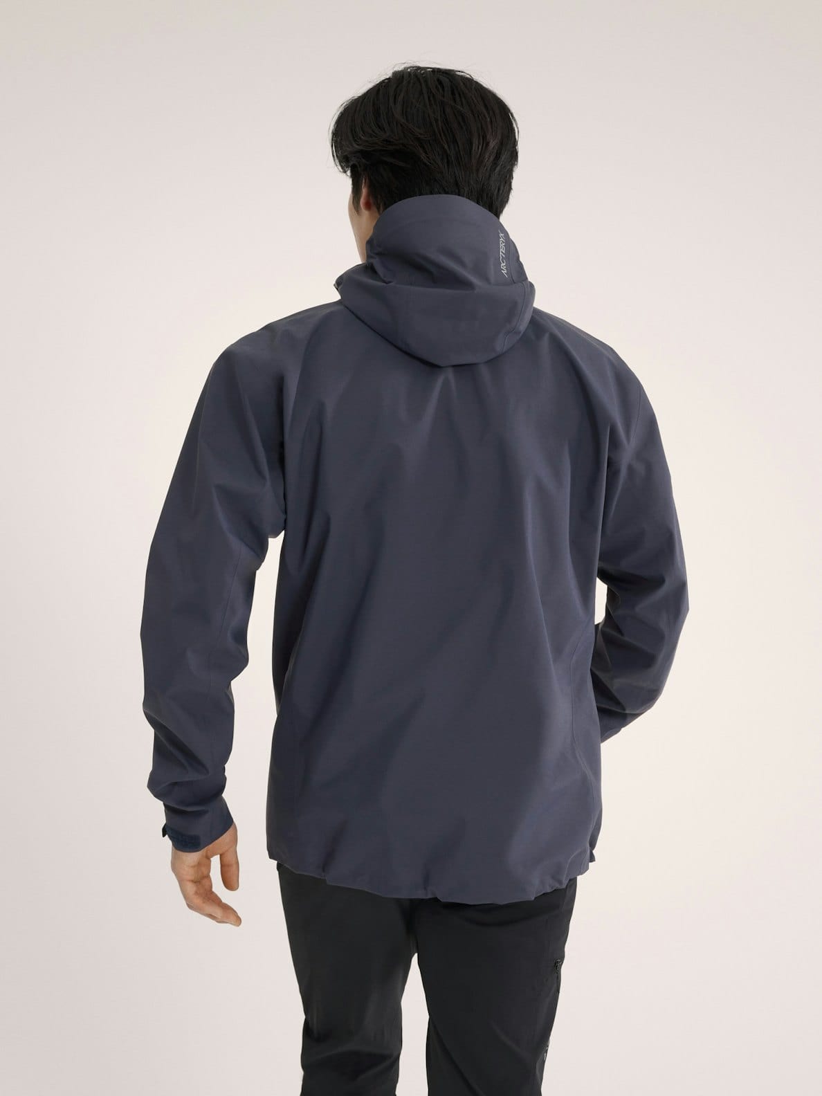 Arc'teryx Men's Beta Jacket in Black Sapphire X