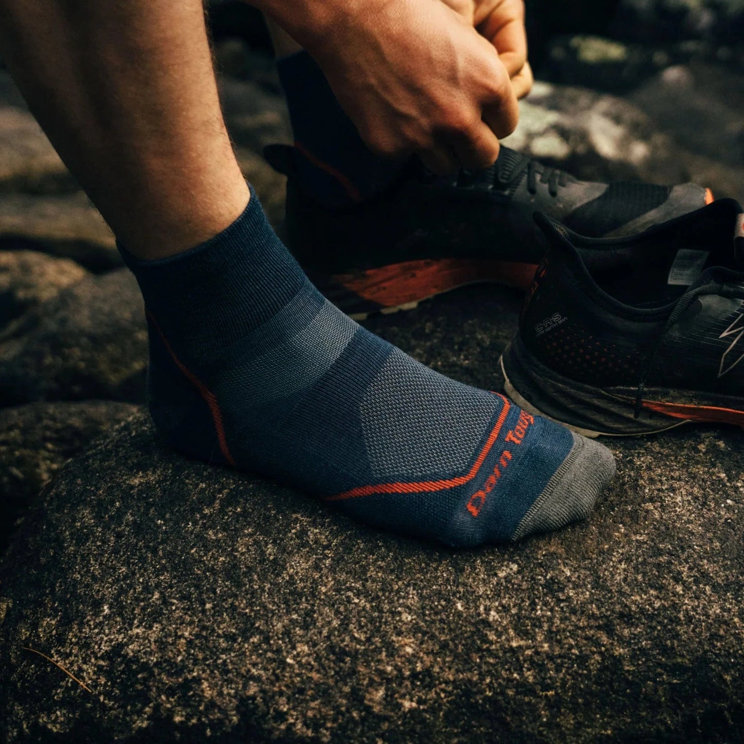Darn Tough Light Hiker Quarter Lightweight Hiking Sock - Men's