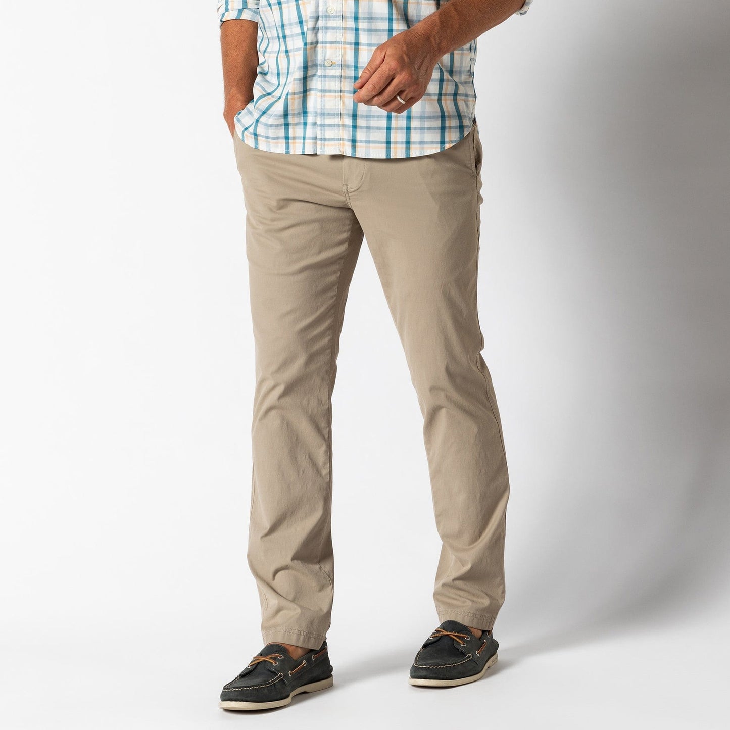 Duck Head Harbor Performance Chino in Khaki